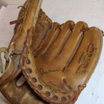 Rawlings PG38- Vintage 1960/70s Right-Handed Thrower Baseball Glove- Mitt 10”