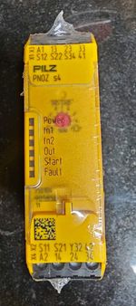 Safety relay Pilz 750104 - PNOZ s4 C 24VDC 3 n/o 1 n/c 