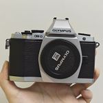 Olympus OM-D E-M5 16MP Silver Mirrorless Digital Camera Touchscreen Body Only