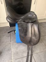 Gorgeous 17.5’ adjustable black leather monarch saddle ideal for dressage!