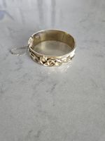 RARE AND VINTAGE ELABORATE GOLD AND RAISED SWIRLS HINGED CUFF BRACELET
