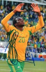 SOUTH AFRICA, TOTTENHAM & PRESTON: BONGANI KHUMALO SIGNED 6x4 ACTION PHOTO+COA