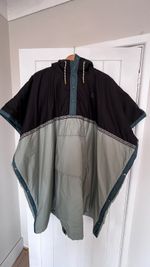 Passenger Insulated Changing Robe / Poncho - Medium - Excellent Condition