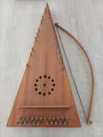 HAND CRAFTED PSALTERY & BOW BY JOHN ROBERTS OF BRIGHTON  1977