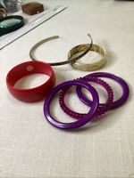 Lot of 5 retro Bakelite, Plastic, Red, Purple, Brown/Tan Bangles & Headband