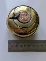 VINTAGE BRASS ASHTRAY KING GEORGE V EMPEROR COIN ROYALTY TOBACCIANA