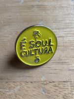 Luke Una E Soul Cultura Pin Badge Yellow