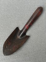 VINTAGE CHILDS GARDENING TROWEL