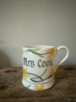 Emma Bridgewater Personalised 1/2 Pint Mug, Daffodils and Bee, Mrs Cook