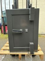 Cash safe in good condition.