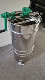 Beekeepers Stainless Steel 4 Frame  Honey Extractor with filter and tank