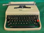 VINTAGE MADE IN GLASGOW - ALUMINIUM OLIVETTI LETTERA 22 - needs adjustment