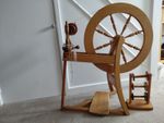 Ashford Traditional Single Treadle Spinning Wheel with 4 Bobbins and Lazy Kate 