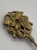 ANTIQUE GILDED HAT  PIN  ( B9)