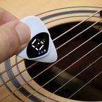 2-in-1 Guitar Pick & Tuner – Portable Pitch Tool for Guitar & Ukulele