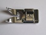 SEWING MACHINE SNAP-ON PRESSER FOOT. ZIG ZAG.