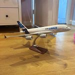 Airbus A380 1:200 Diecast & Plastic Commercial Airliner Model w/ Stand