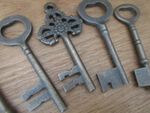 ANTIQUE BRASS Old victorian style ornate rustic ornamental door hanging keys