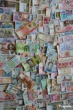 all World 200 different Banknotes out numerous Countries