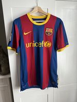Genuine Barcelona Home football shirt (S) & shorts (M) 2010/11.  Iniesta 