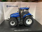 Universal Hobbies New Holland T7.210 Dynamic Blue Tractor BOXED 1:32 UH6810