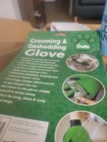 brand new in original condition crufts grooming and deshedding glove 