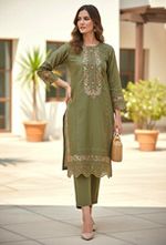 Women’s Green Embroidered Kameez 2-Piece Set with Matching Trousers