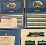 Hornby OO Limited Edition Twin Tender Flying Scotsman R098, 2 sets  R089 Coaches