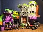 Imaginext DC Crime Alley Bank Playset Joker Light Up Robot Batman Bike 5 Figures