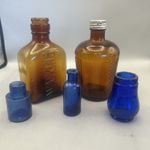 NICE GROUP OF GENUINE VINTAGE VICTORIAN AND LATER POISON CHEMIST BOTTLES P1