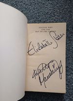 DOCTOR WHO DAY OF THE DALEKS Target Book signed by Elisabeth Sladen Katy Manning
