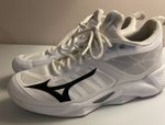 Mizuno Woman’s Wave Dimension Volleyball shoes Size 8.5. White/Black