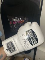 Premium Fightwear Signed White Boxing Glove 2019 Event Patch Tommy fury signed
