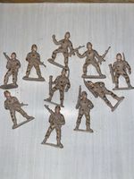 10 Plastic Soldiers,light Brown in Colour.