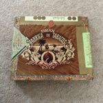 Huge collection of cigar bands in a vintage Henri Wintermans wooden box 