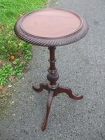 Antique carved mahogany tripod wine table, excellent quality 1920s era