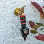 Digital Water Flow Meter Garden Hose Pipe Tap Connector Litres/Gallons Measure