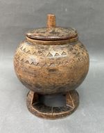 GOOD LARGE SOUTH AFRICAN ZULU NDEBELE TRIBAL ART CARVED WOODEN STORAGE VESSEL