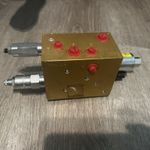 Eaton Vickers Manifold Solenoid Valve eaton 300AA00113A 5998581-001