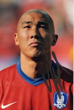SOUTH KOREA, CELTIC & FC SEOUL: CHA DU-RI SIGNED 6x4 ACTION PHOTO+COA