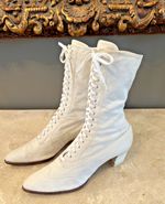 ANTIQUE  1910-20 EDWARDIAN WOMEN'S LACE UP BOOTS SHOES CREAMY WHITE IVORY FABRIC