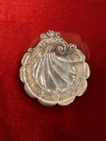 Lunt Sterling Silver Sea Shell Shaped Butter Pat 2.5 X 3 Inches 18grams