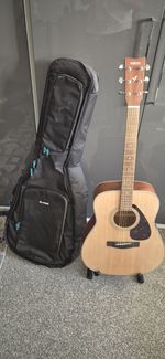 Yamaha Guitar + Gig bag + Stand