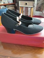Capezio 456 Canvas ACADEMY CHARACTER SHOE 1.5 " HEEL - Size 1.5 Uk