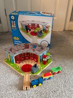 BIGJIGS Five Way Engine Shed Roundhouse for Brio etc Wooden Railway Box & Extras