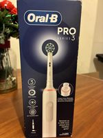 Oral-B Pro  3000 Electric Toothbrush White