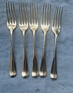 Vintage WALKER @ HALL  5 x  Silver Plated DESSERT FOEKS  18 CM Rat Tail Pattern