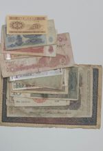 Lot of old paper money from different countries / years