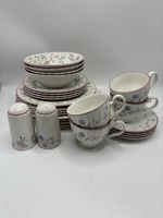 26 Piece Johnson Brothers “Summer Chintz” Dinnerware set