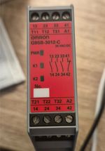 OMRON SAFETY RELAY G9SB-3012-C NEW IN BOX OUR REF BA5